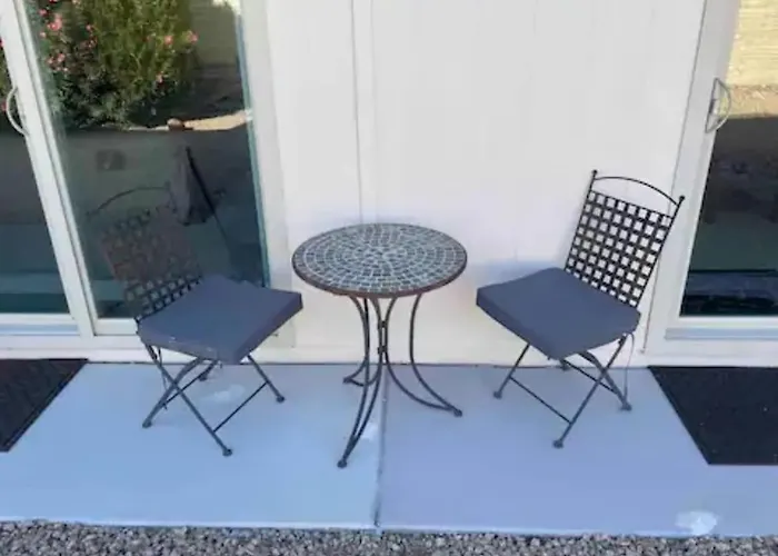 Quaint Abode I 1 Bedroom Ensuite, Patio, Sunsets Holiday home *