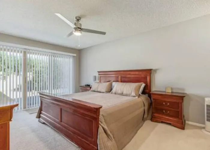 Quaint Abode I 1 Bedroom Ensuite, Patio, Sunsets Holiday home *